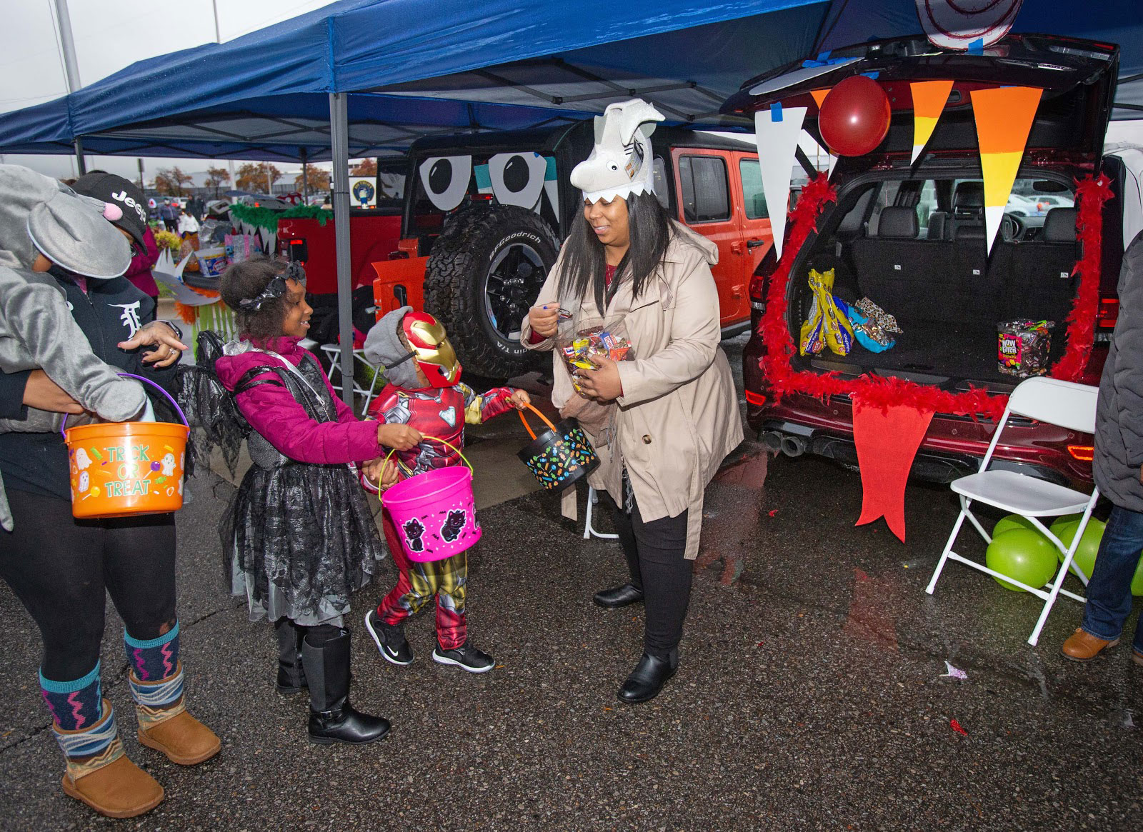 Kanisha Smith, WCM Specialist–Jefferson North Assembly Plant, hands out candy to trick-or-treaters.